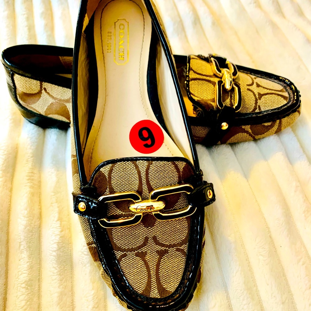 COACH PERRI NWOT GORGEOUS DRIVING MOCCASINS FLATS GOLD HARDWARE SIGNATURE COACH - Picture 2 of 6